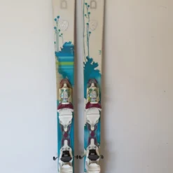 SKI D'OCCASION FEMME DYNASTAR NEVA 78 + FIXATION 2014 A PETIT PRIX